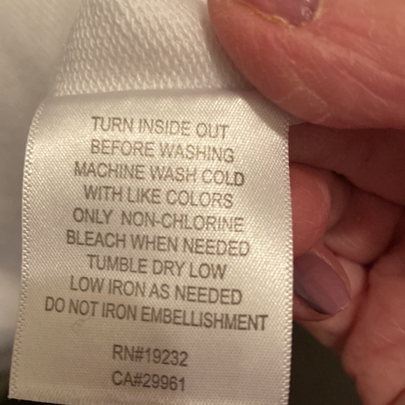 Beautiful Alfred Dunner Blouse with Embroidered Neckline Size L - Picture 11 of 11